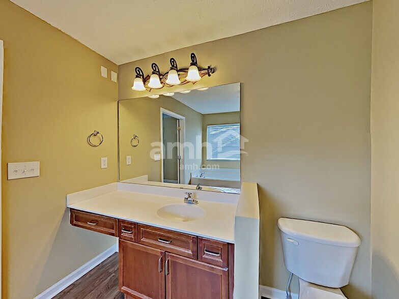 Building Photo - 1813 Baslia Ln