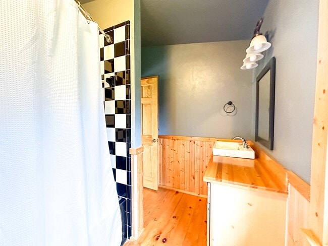 Building Photo - 2600 Dover Rd