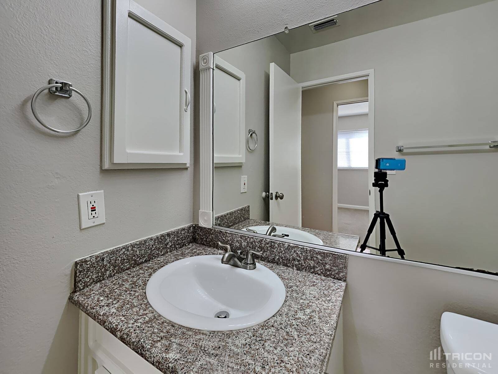 Building Photo - 119 Catalpa Ln