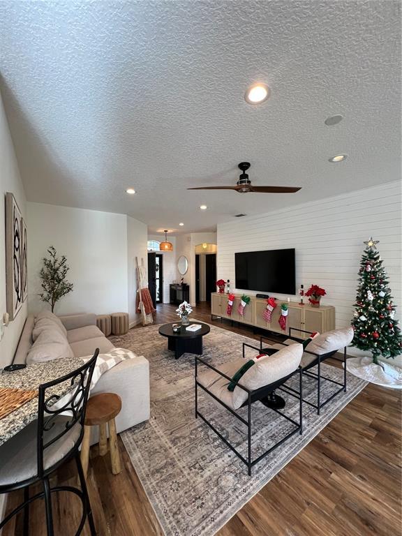 Building Photo - 221 Asterbrooke Dr