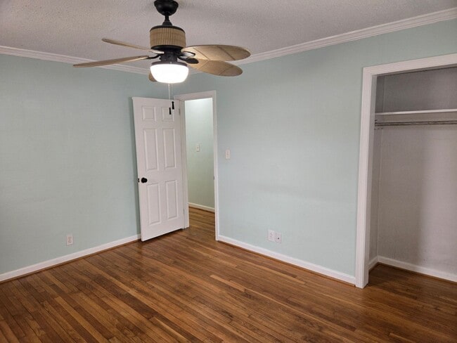 Building Photo - Move In Ready!