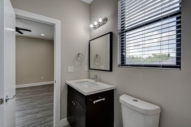 Building Photo - Modern Comfort Meets City Living — 3-Story Townhome Ready Now!