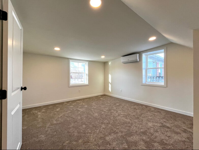 Building Photo - 210 E Canal St