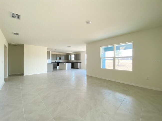 Building Photo - 495 Lily Ln