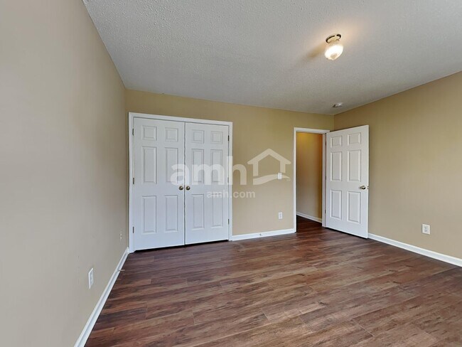 Building Photo - 836 Stockport Way