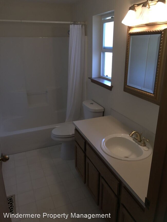 Building Photo - 3 br, 2.5 bath House - 2112 Birch Circle