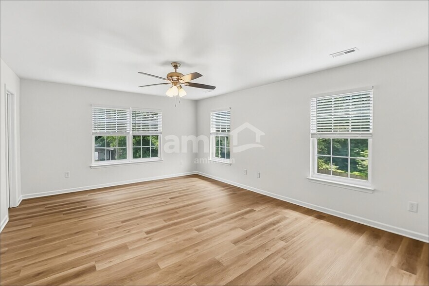 Building Photo - 3911 Laurel View Cir