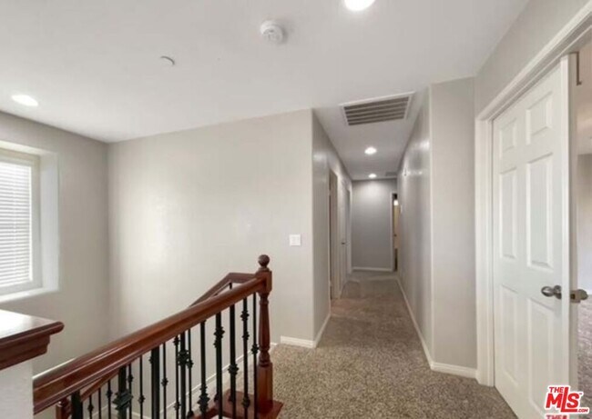 Building Photo - 8823 Mora Ct