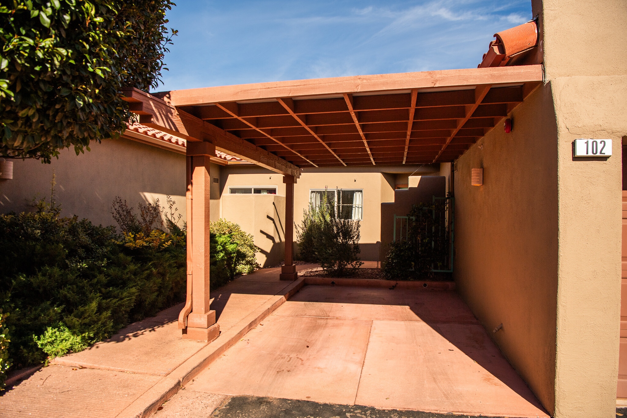 Building Photo - 102 Pine Leaf Ln