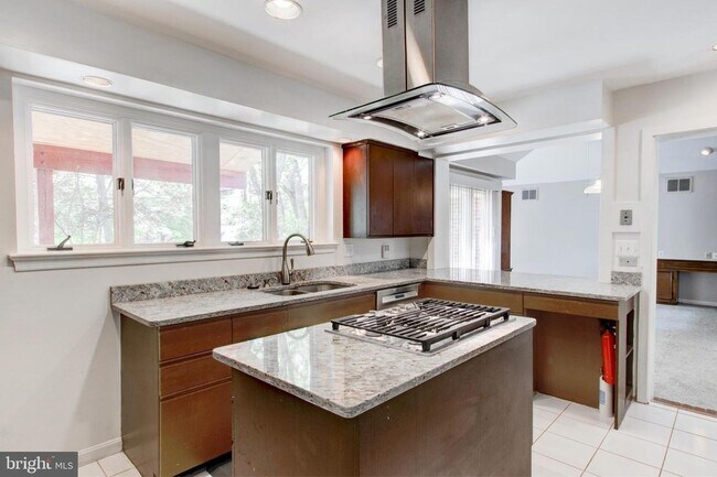 Building Photo - Palisades Gem Ready for Immediate Move-in!!