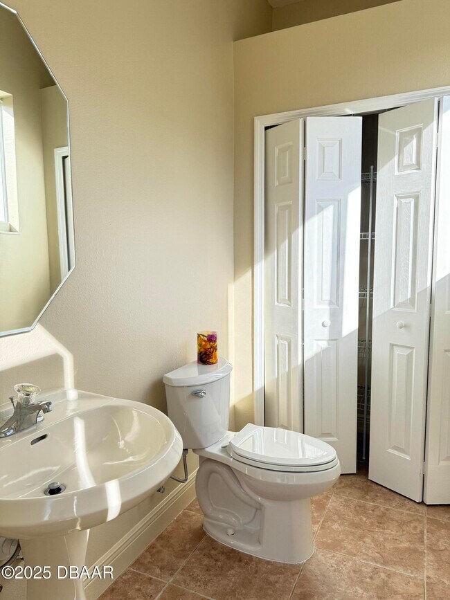 Building Photo - 14 Deep Woods Way