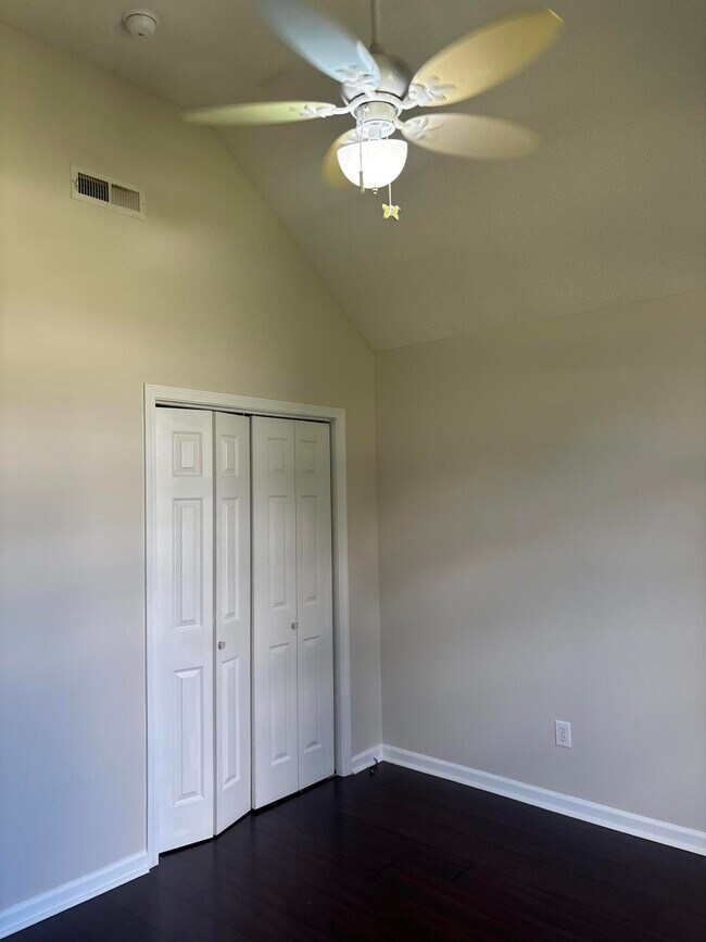 Building Photo - 20 Walden Cir