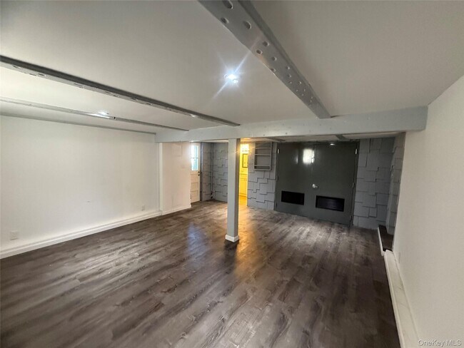 Building Photo - 55 Hickory Rd