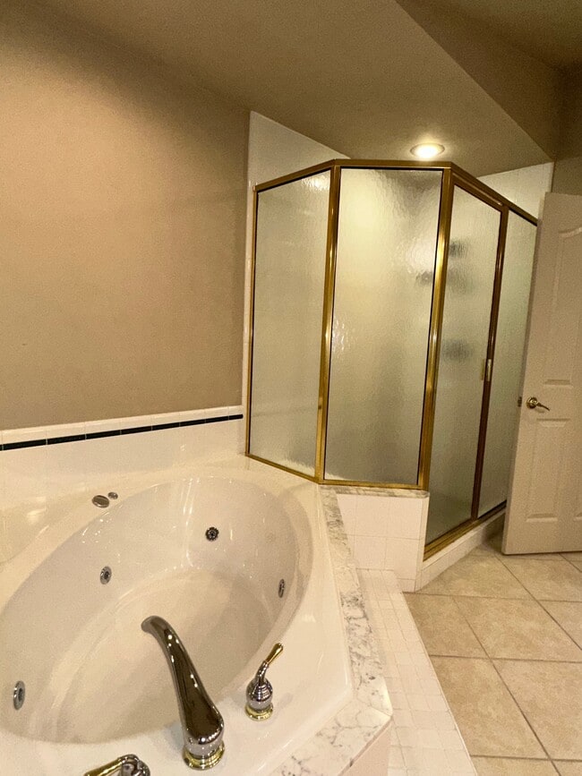 Building Photo - 10947 Palmetto Blvd