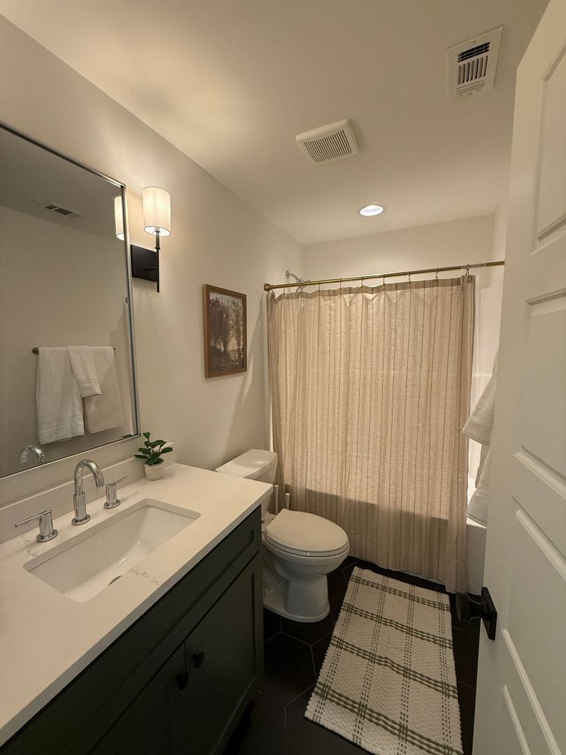 Building Photo - Awesome New Construction 5BR House Close t...