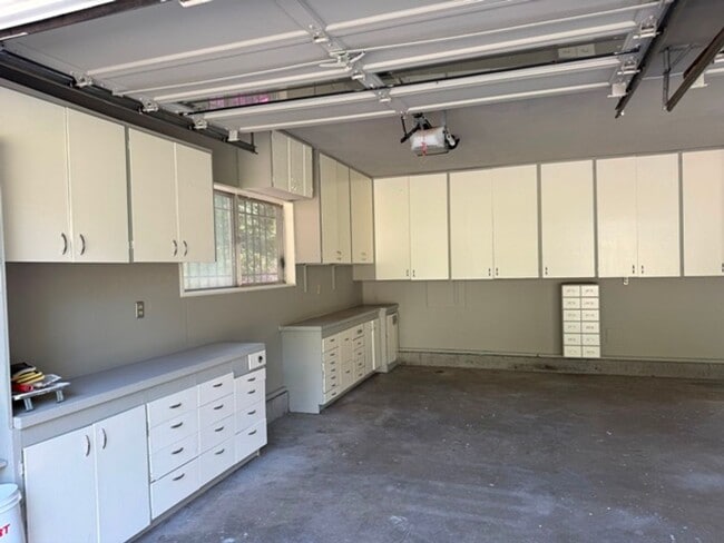Building Photo - 3Bd/2Ba Single Story House - For Viewing!