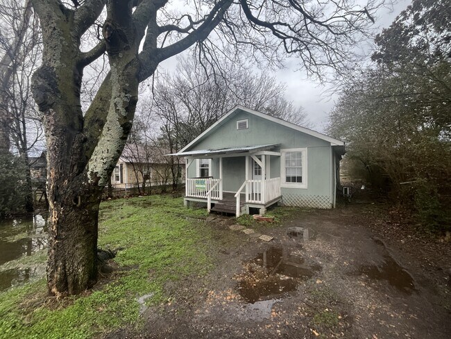 Building Photo - 109 N Spring St