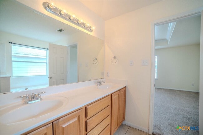 Building Photo - 6107 Bridgewood Dr