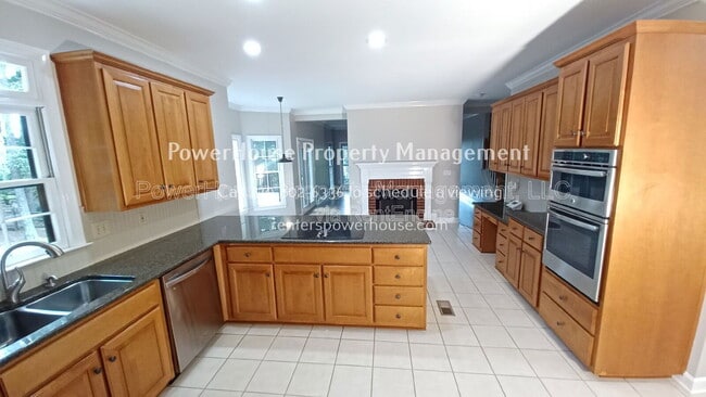 Building Photo - 5190 Southlake Dr