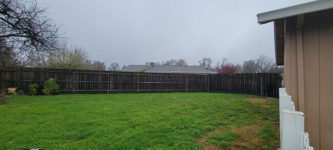 Building Photo - Quiet Cul de Sac With RV Parking in North Redding