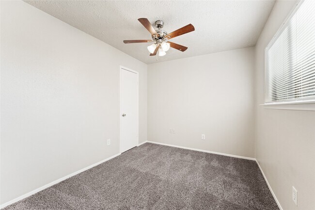 Building Photo - 10746 Staghill Dr