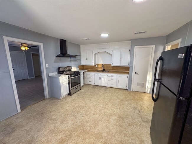 Building Photo - 1326 W Shepherd St