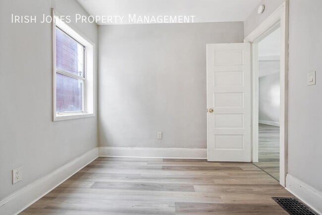 Building Photo - 98 Edson St