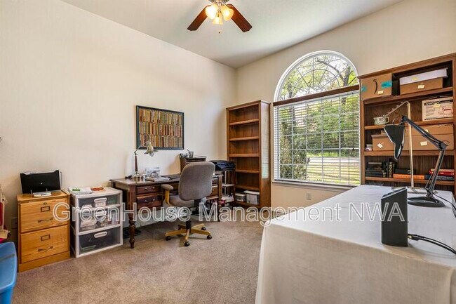 Building Photo - 28 Latshaw Dr