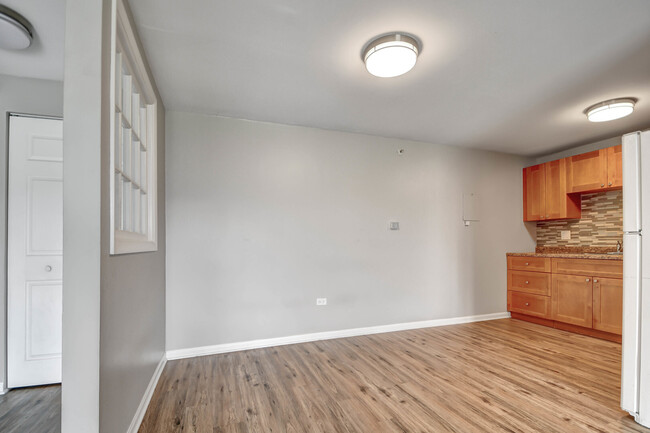 Building Photo - 8476 W 103rd Terrace
