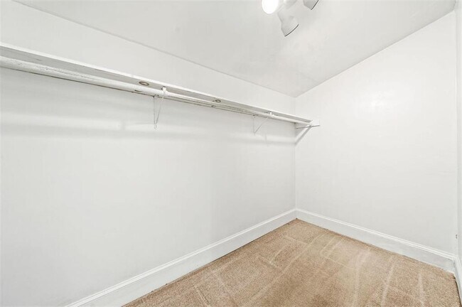 Building Photo - 2220 Newnan St