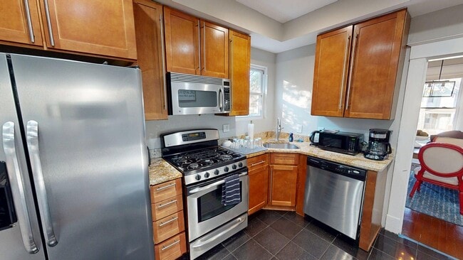 Building Photo - 1341 Franklin St NE