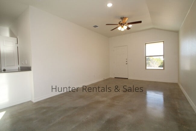 Building Photo - Exceptional 3 Bedroom Heights Duplex