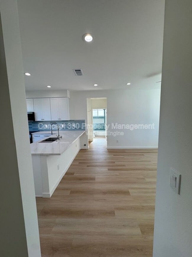 Building Photo - 6170 Briercrest Ave