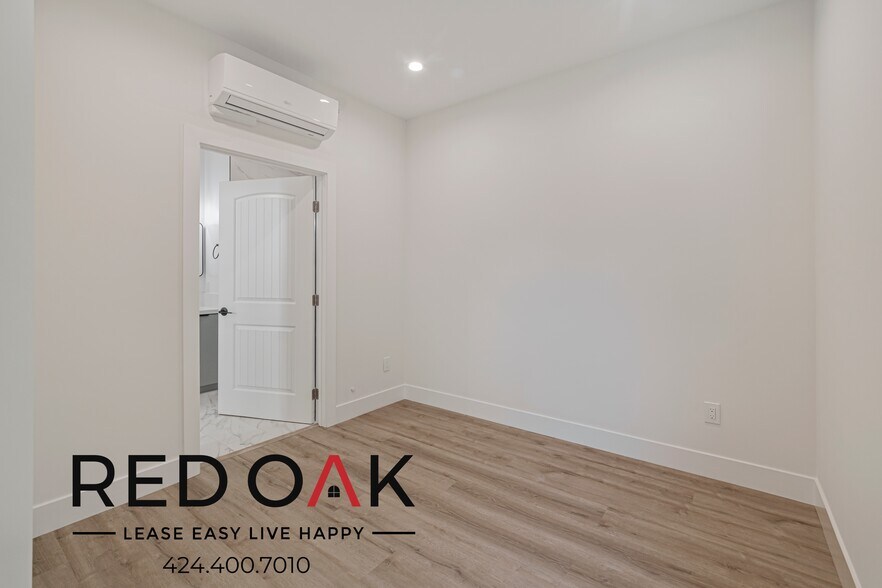 Building Photo - 4592 Riverton Ave