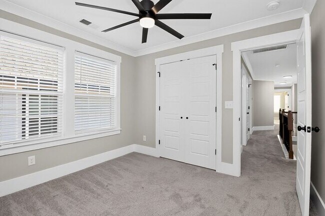 Building Photo - Beautiful 3BD/2.5BA Single Family Home in Reid Park!