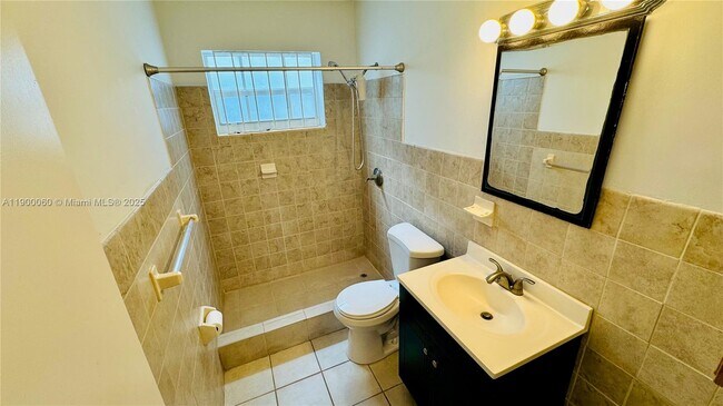 Building Photo - 8000 Tatum Waterway Dr
