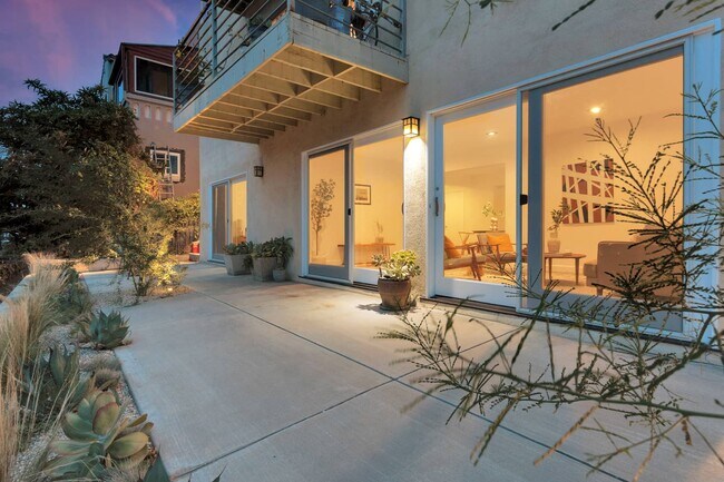 Building Photo - 1744 Redesdale Ave