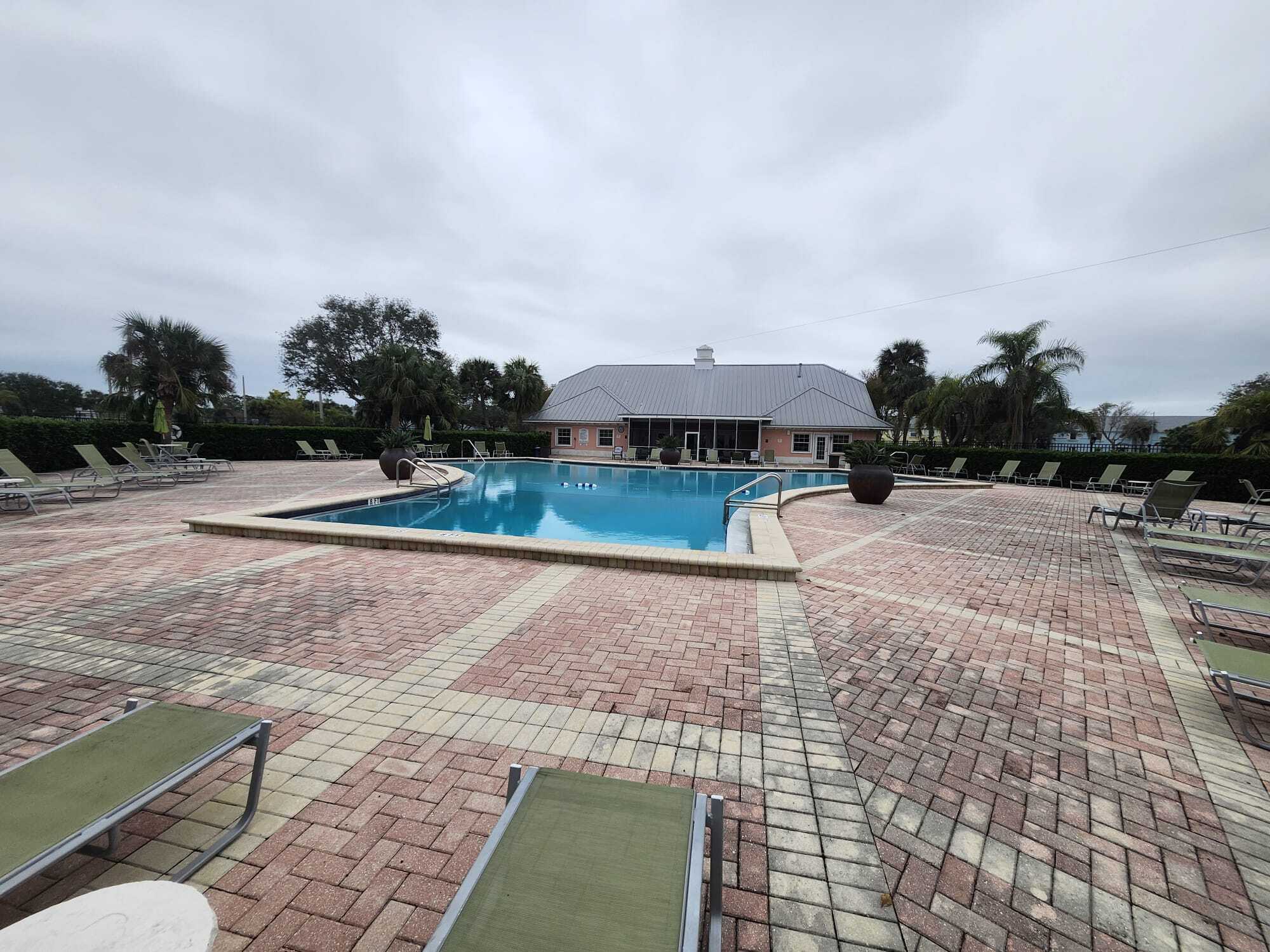 Building Photo - 5110 Coquina Key Dr SE