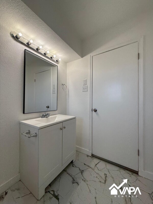 Building Photo - 4419 Tropical Dr