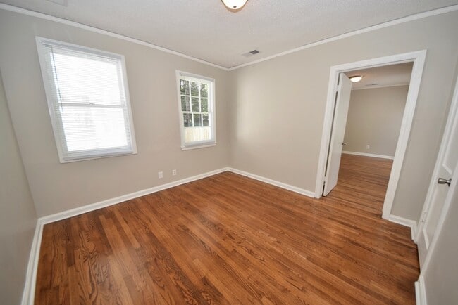 Building Photo - Charming updated 3 bed, 1 bath home near Midtown and Pink Palace.