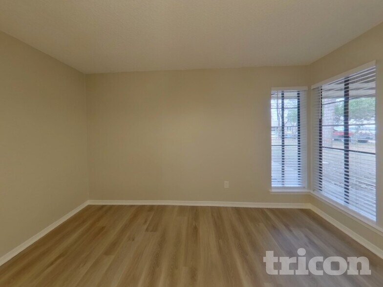 Building Photo - 1020 Almond Dr