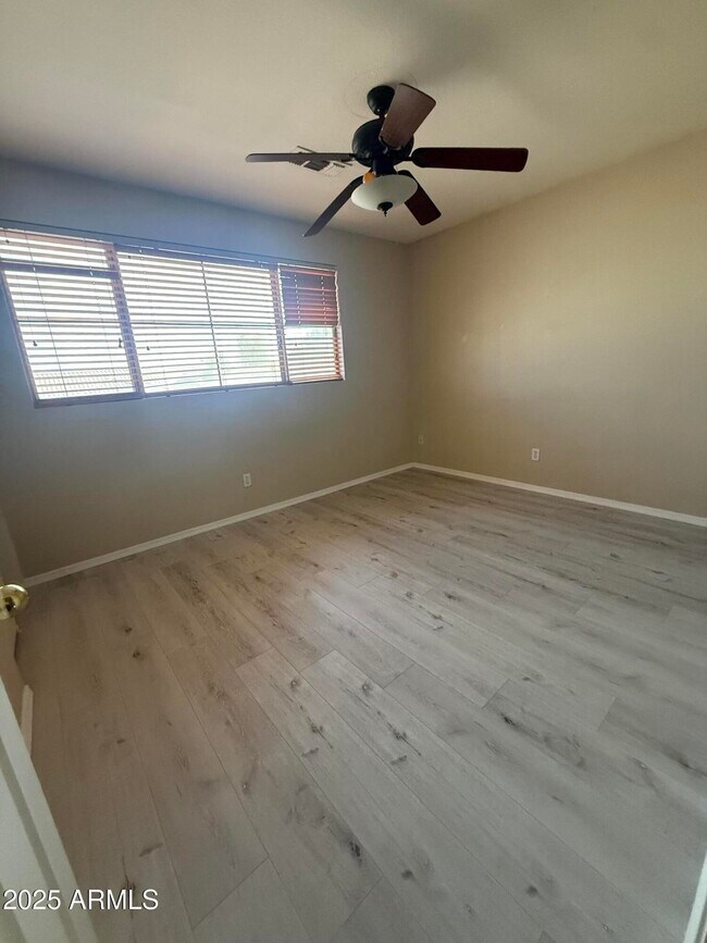Building Photo - 1266 W Kingbird Dr