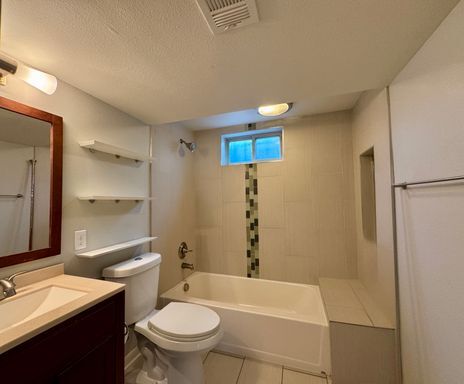 Building Photo - Large Single Family Home Available NOW!! ONE MONTH FREE!!