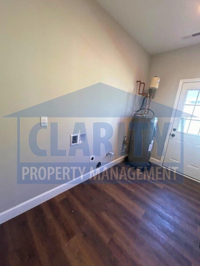 Building Photo - 2030 Blythe Ave SE