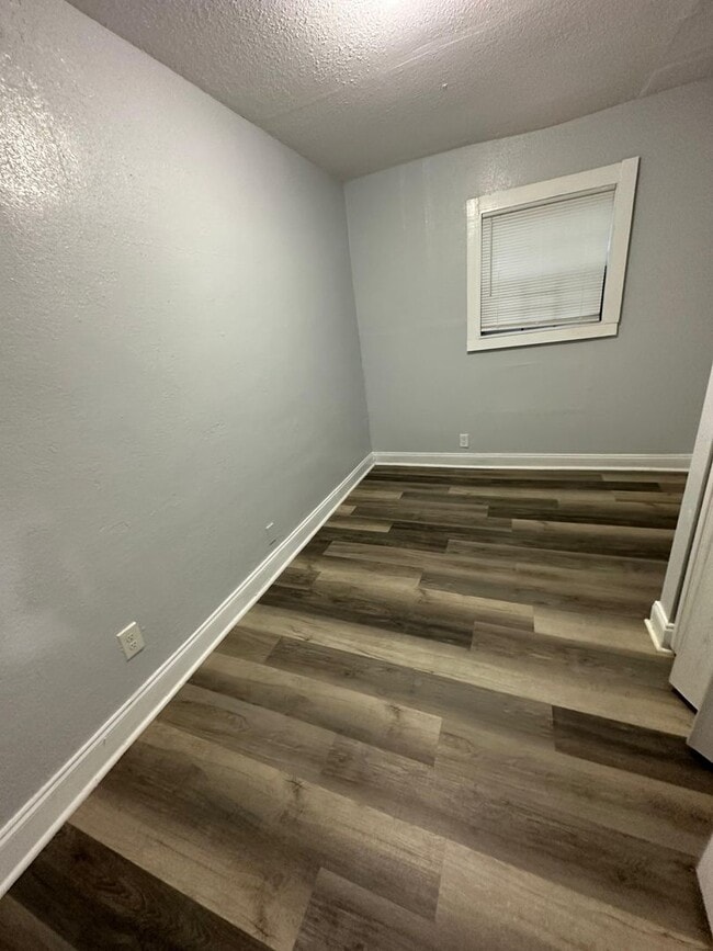 Building Photo - Fully Renovated 3/1 Single Family House Available for Immediate Rent!