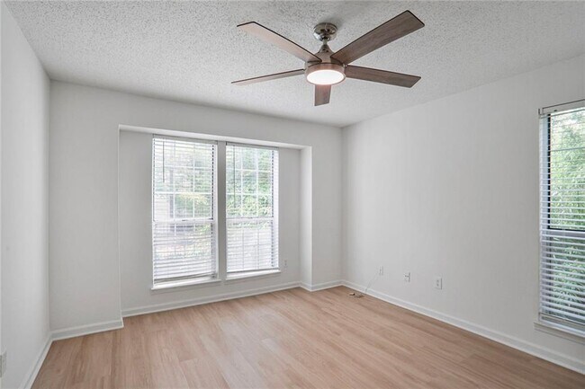 Building Photo - 432 Granville Ct