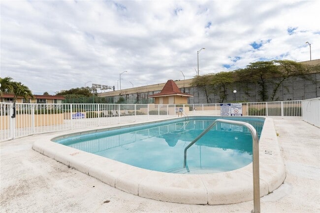 Building Photo - 5301 SW 77th Ct