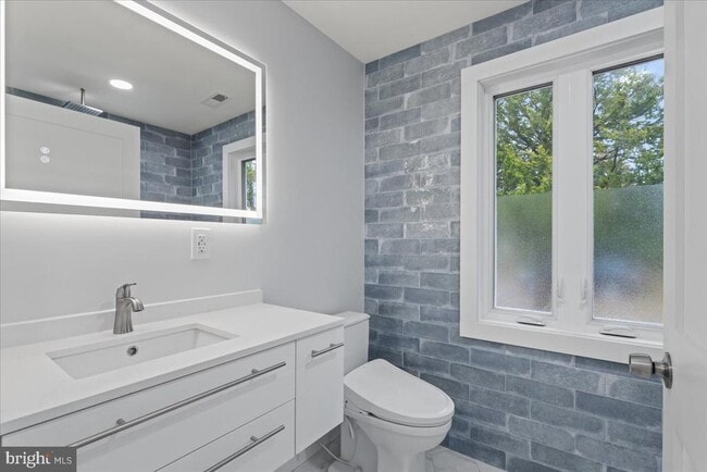 Building Photo - 1345 Ellicott Ave