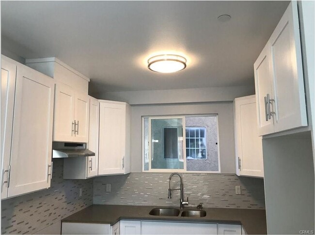 Building Photo - 85(221)