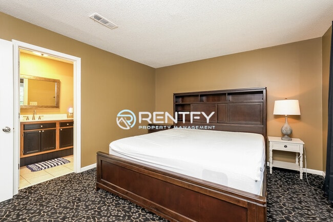 Building Photo - 3810 Old Rosebud Ct